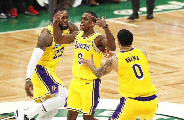  热刺新援中柱错失绝杀良机引热议  