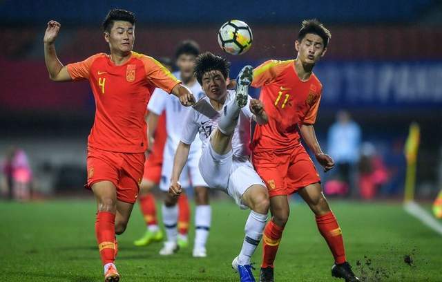 多特新星单骑闯关斩获职业生涯首球  