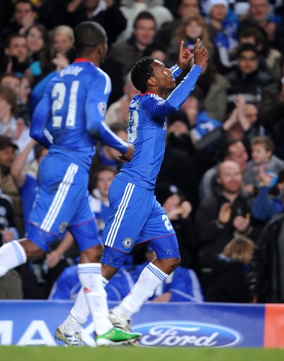  里昂主场暴雨中作战 十人应战顽强守平局  