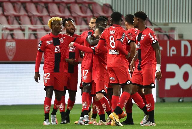  巴黎FC铁血防守立功，零封领头羊制造大冷门